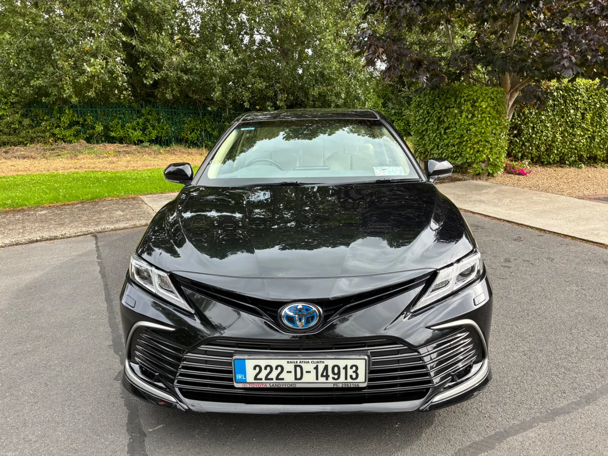 Toyota Camry 2.5 Hybrid - low kms - Image 2
