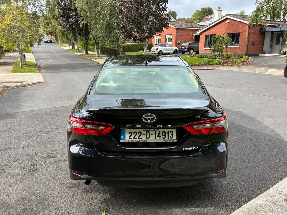 Toyota Camry 2.5 Hybrid - low kms - Image 6