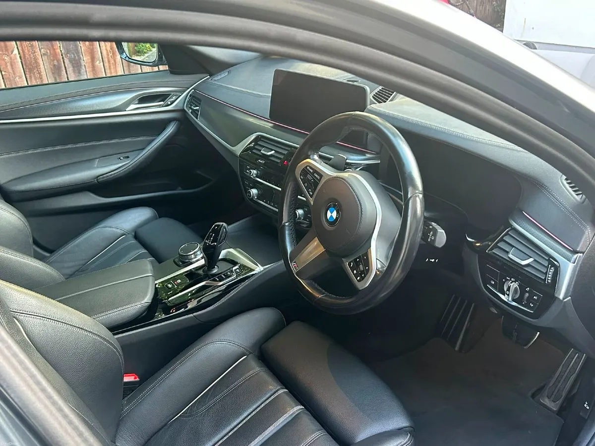 BMW 5-Series 2023 - Image 2