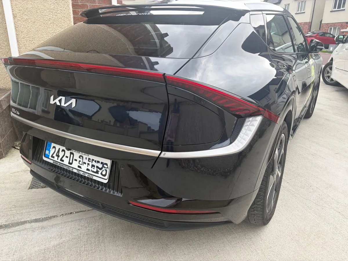 2024 242 Kia EV6 long range taxi ready - Image 5