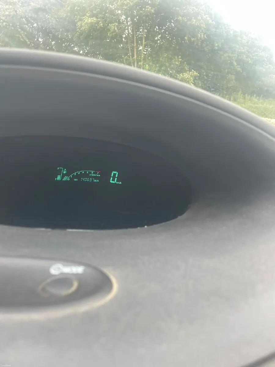 Toyota Yaris 2004 - Image 5