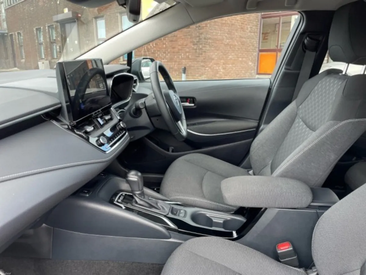 Toyota Corolla Saloon - LUNASPORT Edition - 1.8 Hy - Image 6