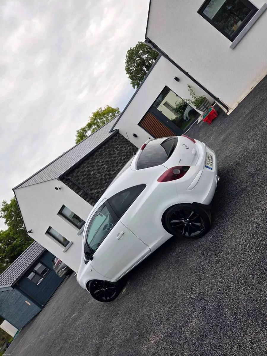 Opal Corsa - Image 1