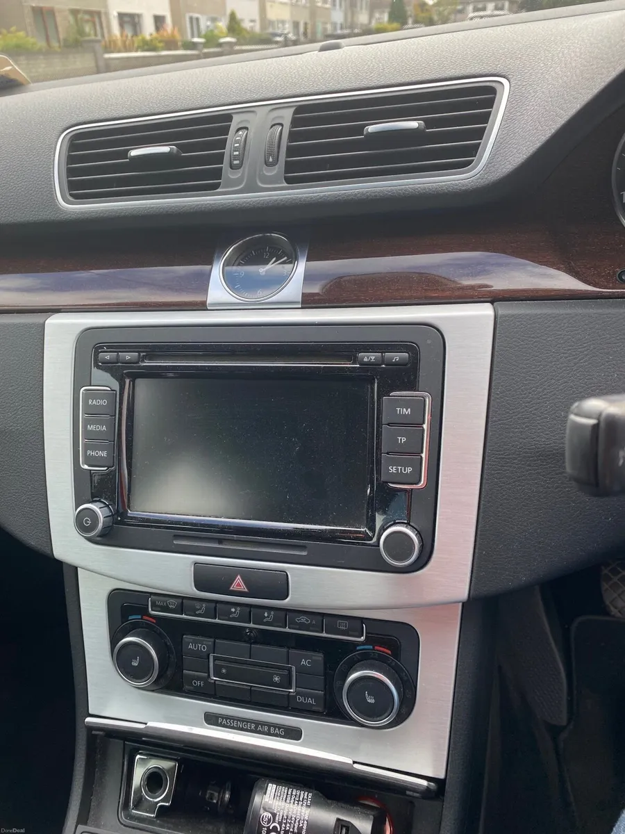 Volkswagen Passat 2011 - Image 5