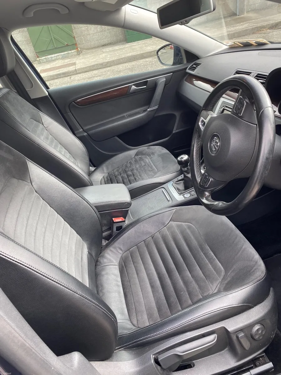 Volkswagen Passat 2011 - Image 5