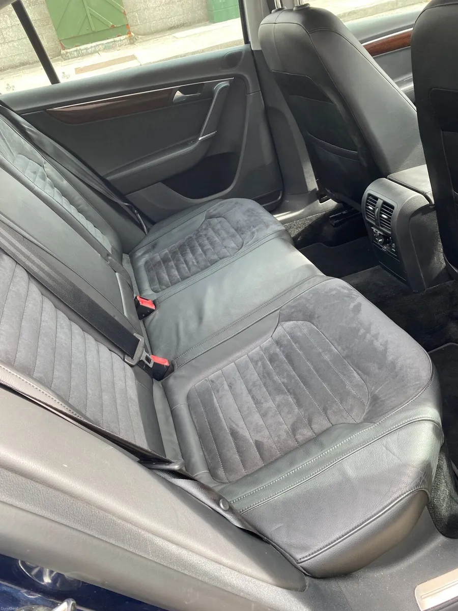 Volkswagen Passat 2011 - Image 6