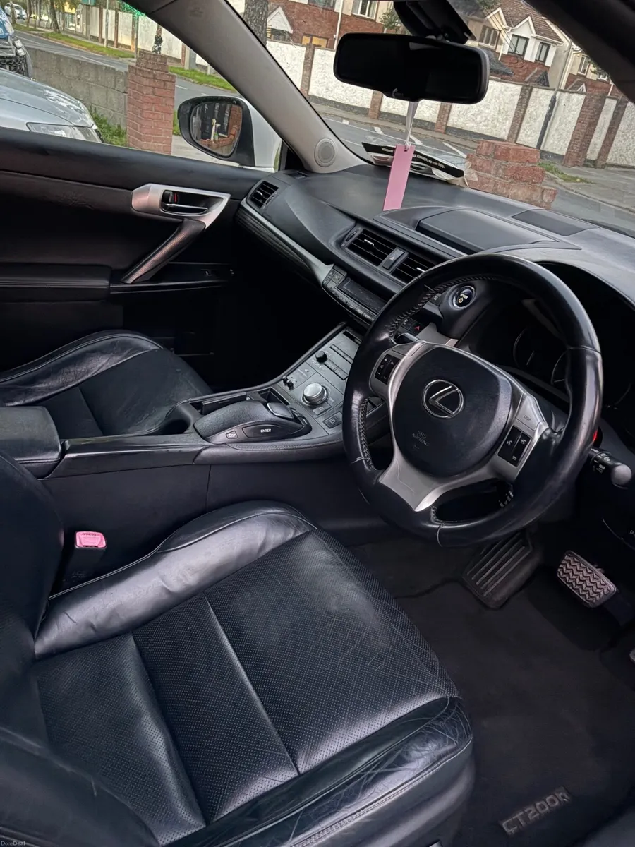 Lexus CT 2011 - Image 1