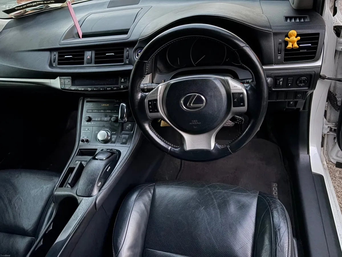 Lexus CT 2011 - Image 2