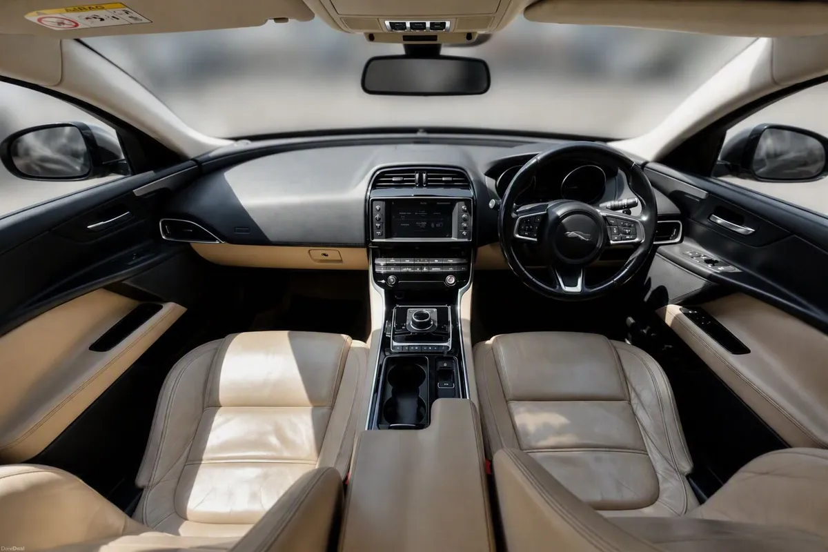 Jaguar XE 2017 - Image 4