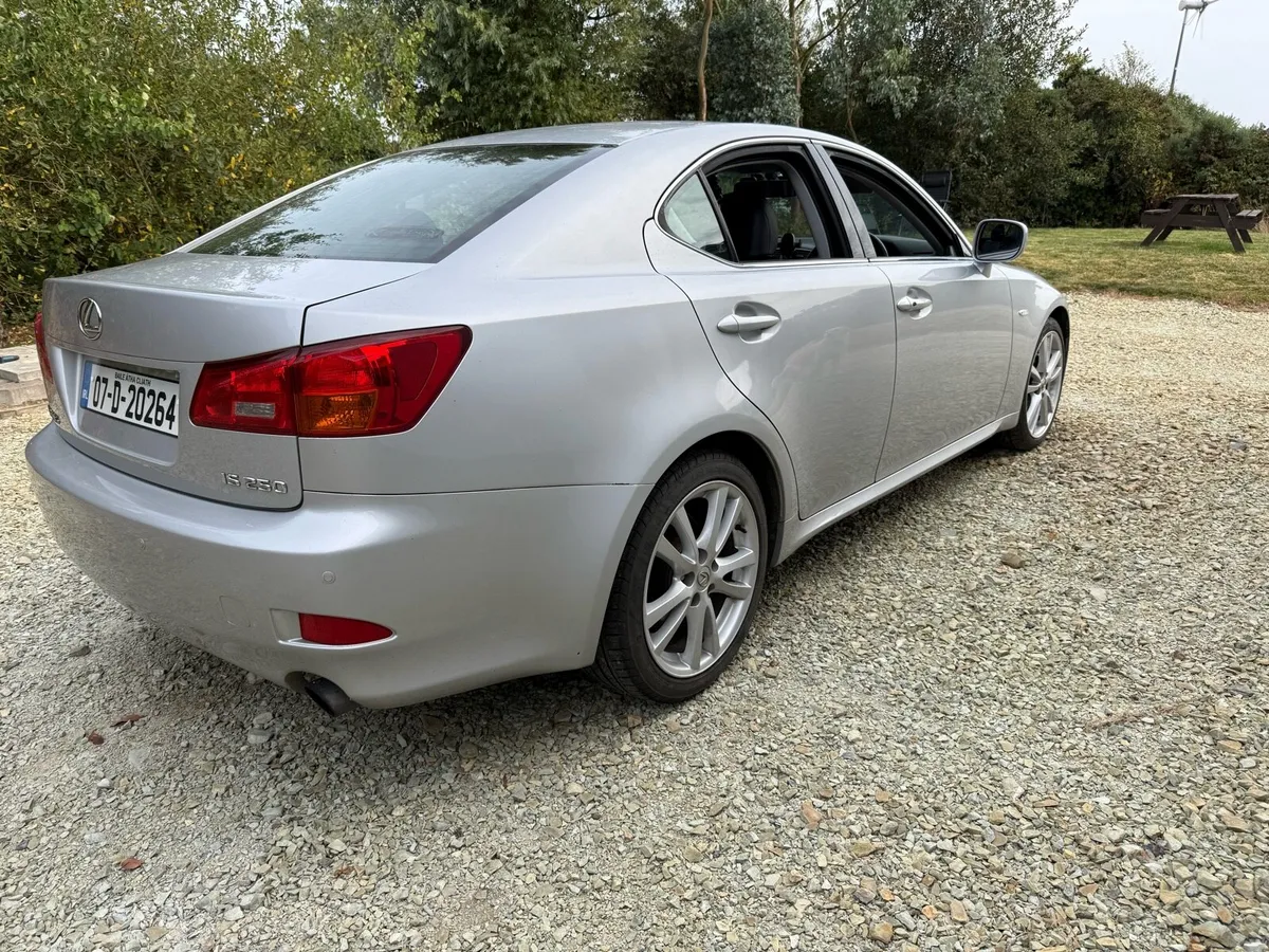 Lexus IS250 - Image 5