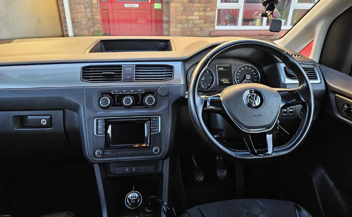 Taxi - Volkswagen Caddy Maxi Life 2016 - Image 2