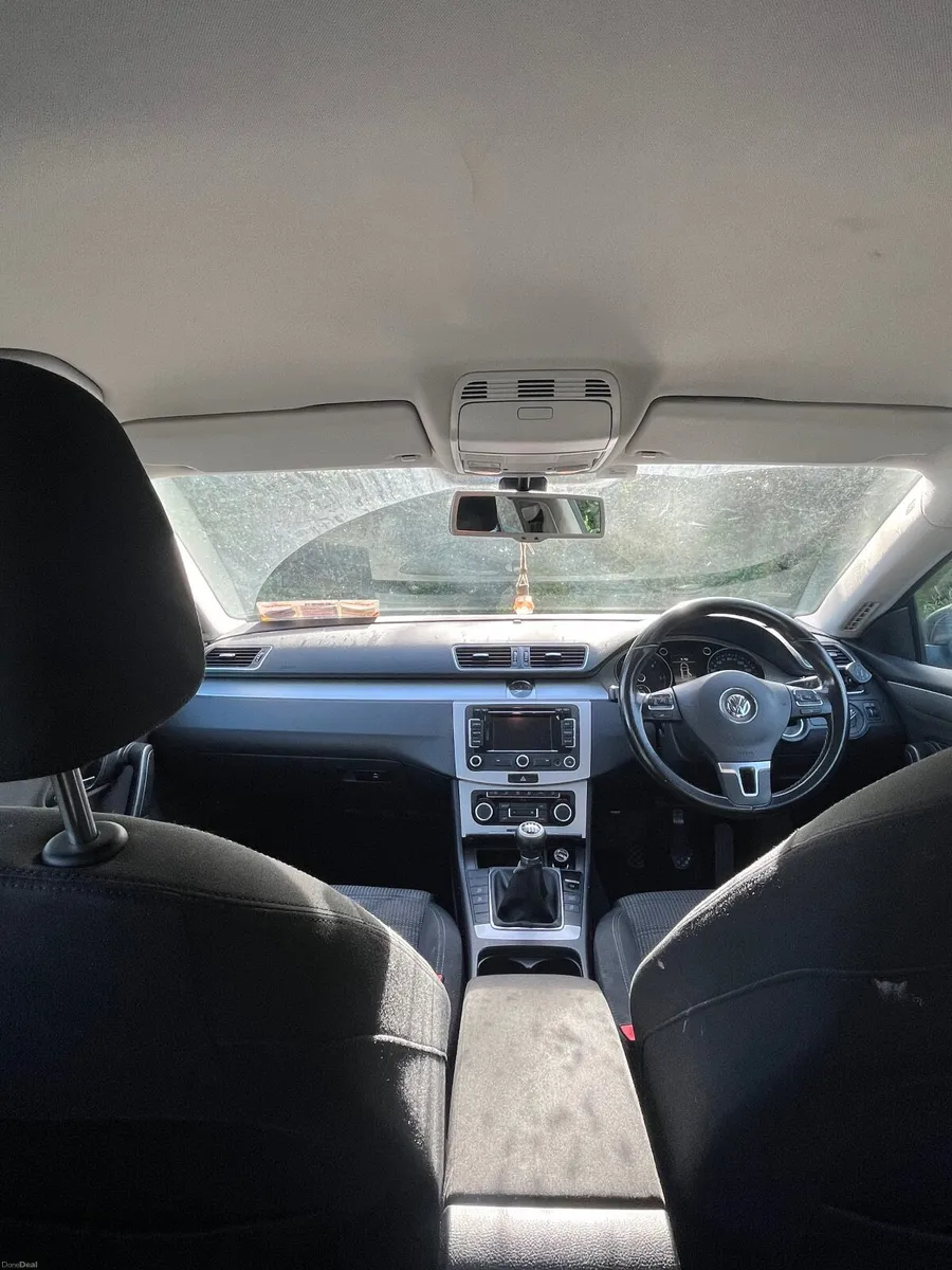 Volkswagen Passat 2011 - Image 3