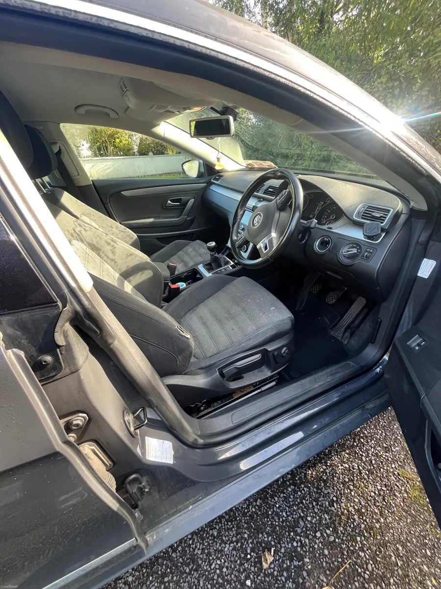 Volkswagen Passat 2011 - Image 5