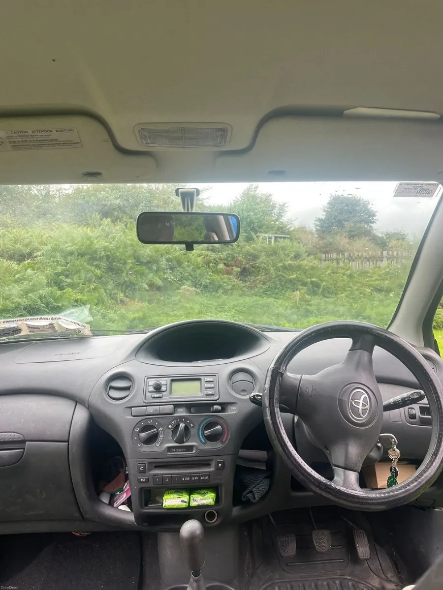 Toyota Yaris 2004 - Image 1
