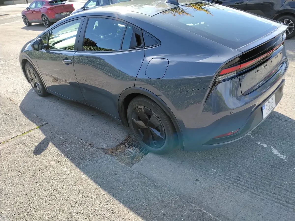 Toyota Prius 2024 - Image 6