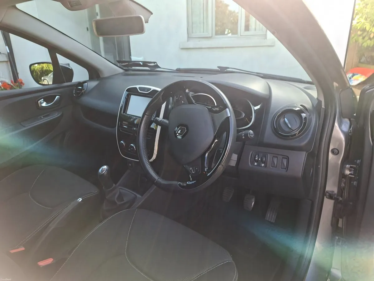 Renault Clio 2016 - Image 2