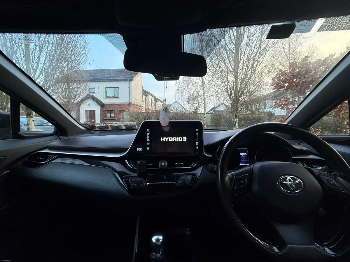 2018 Toyota C-HR 1.8 Hybrid Luxury Sol - Automatic - Image 5
