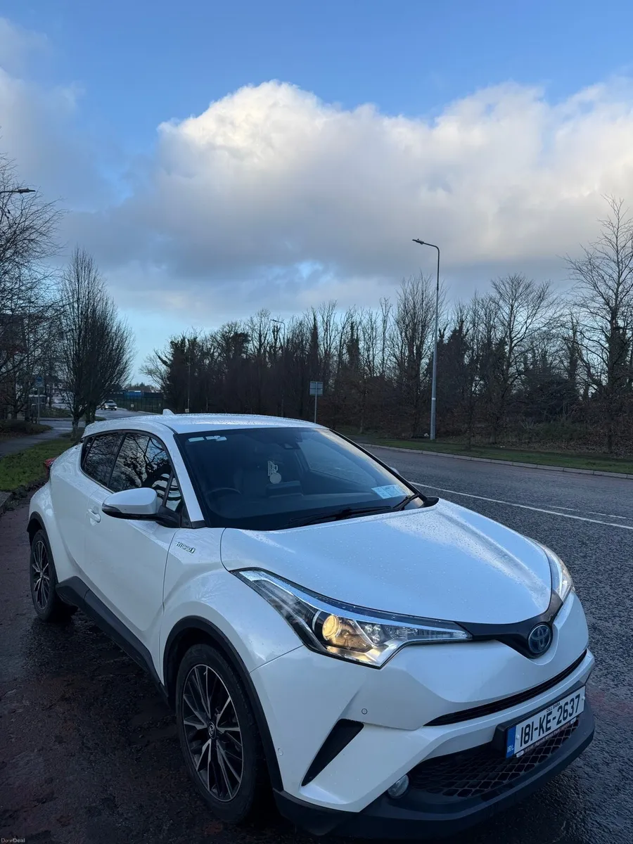 2018 Toyota C-HR 1.8 Hybrid Luxury Sol - Automatic - Image 2