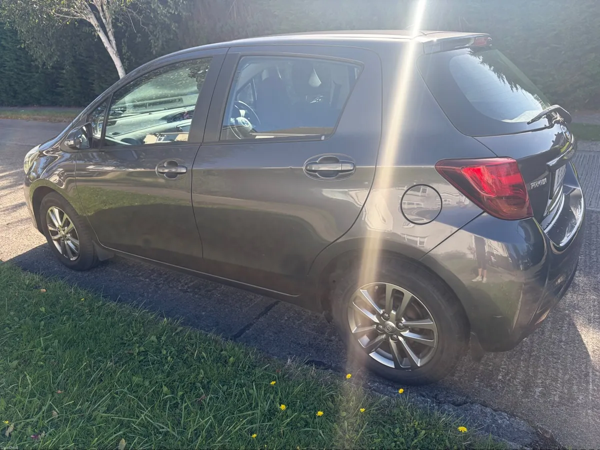 Toyota Yaris 2016 - Image 2