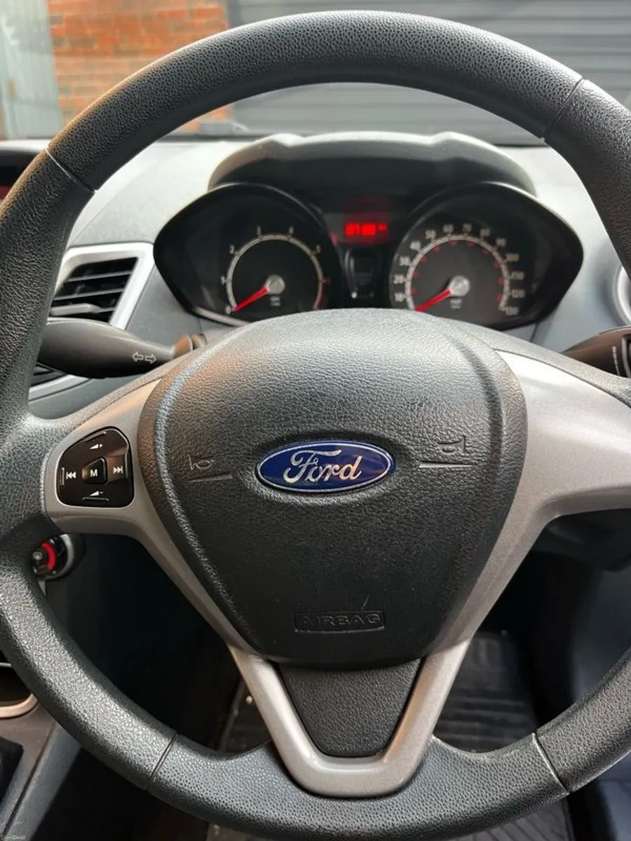 2011 Ford Fiesta - Image 6