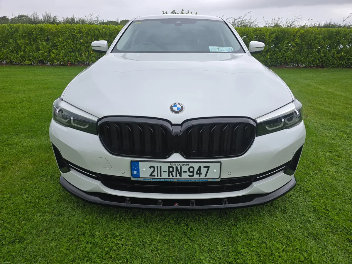 BMW 530E X Drive Nice Colour white pearl - Image 1