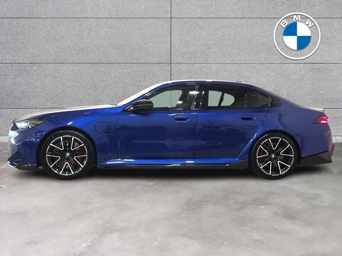 BMW M5 Saloon - Image 3