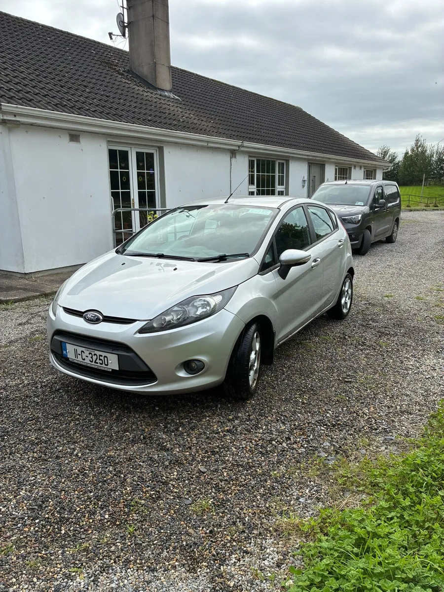 2011 Ford Fiesta - Image 1