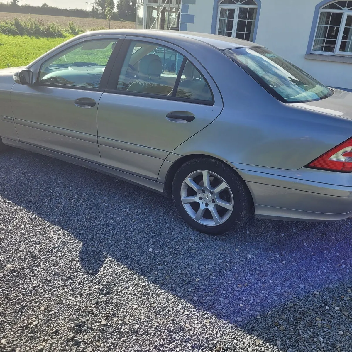 Mercedes-Benz C-Class 2005 - Image 3