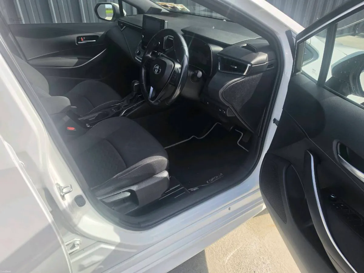 2020 Toyota corolla - Image 4