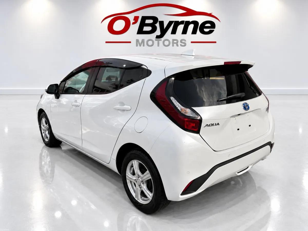Toyota Aqua Hybrid - Image 4