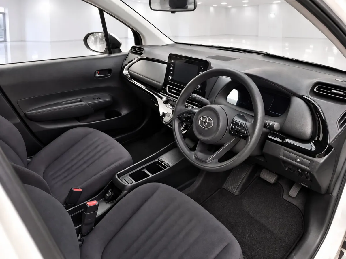 Toyota Aqua Hybrid - Image 5