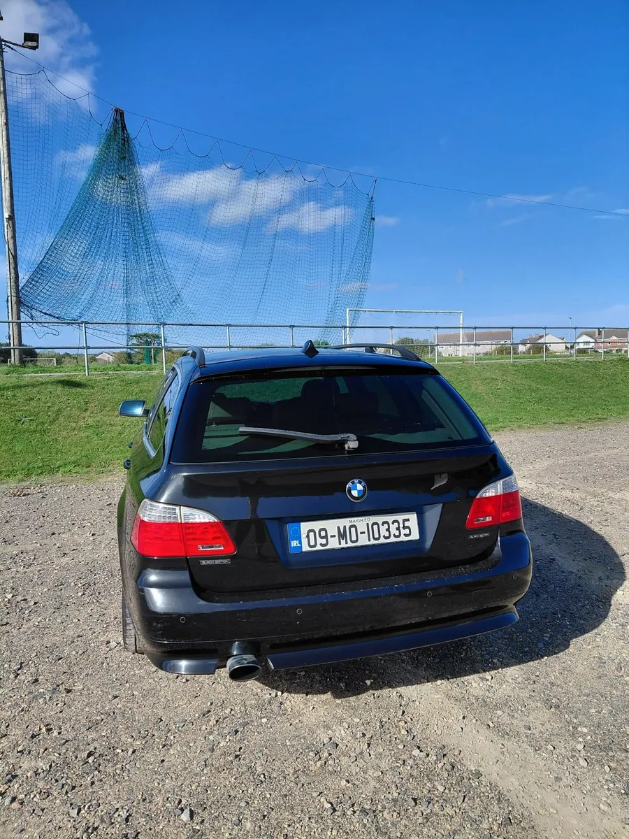 BMW 5-Series 2009 - Image 5