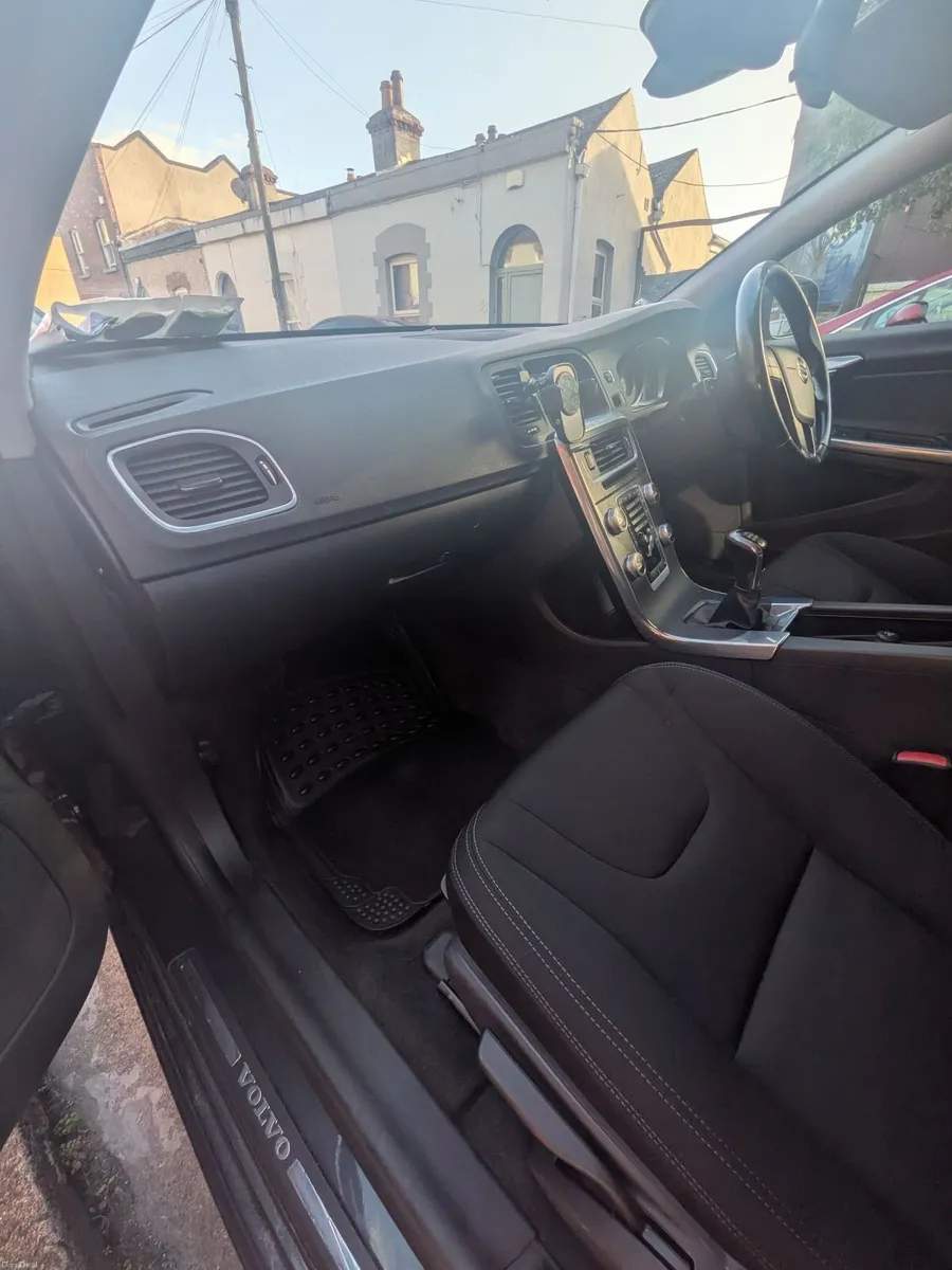 Volvo V60 2015 - Image 5