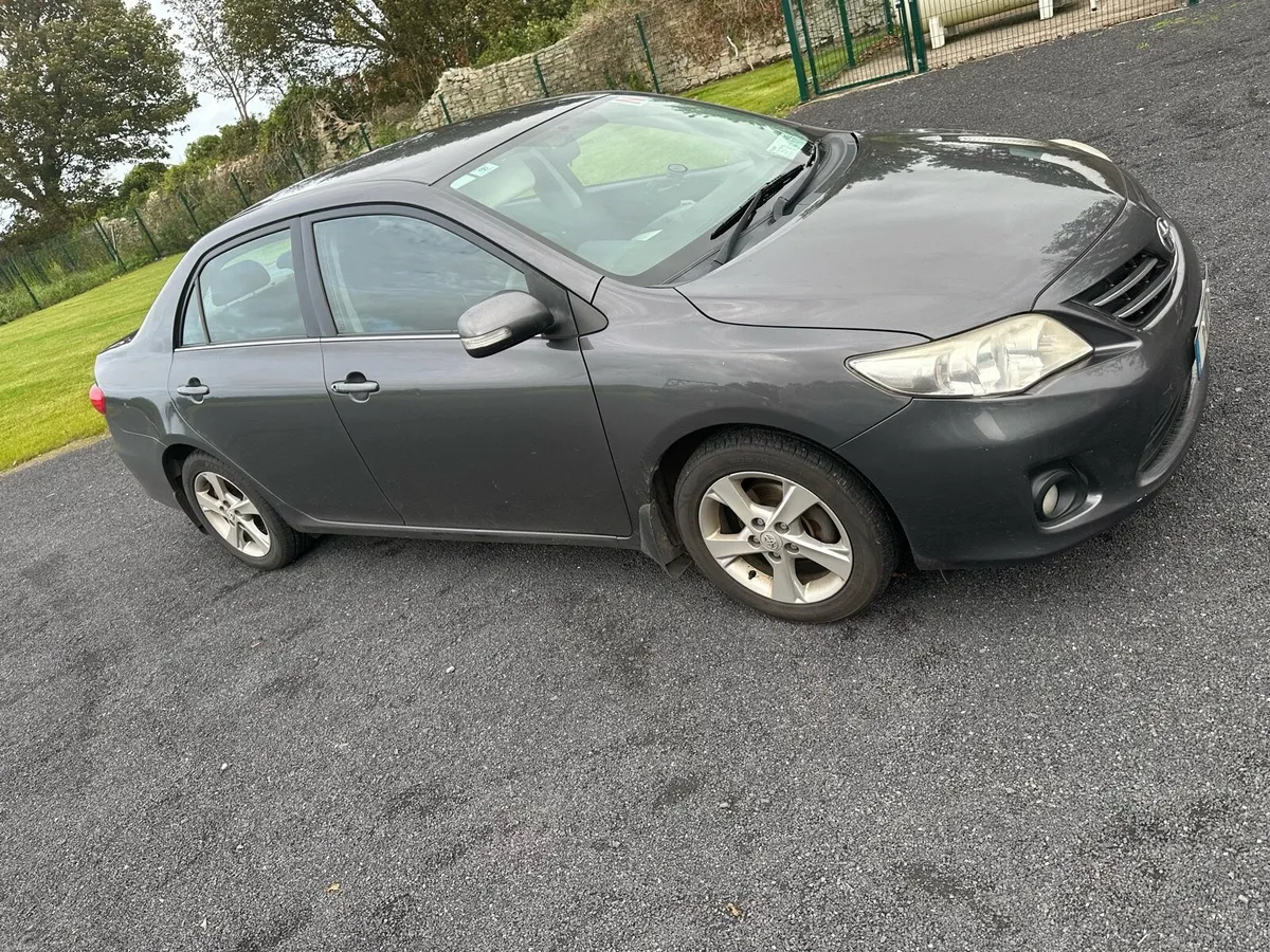 Toyota Corolla 2011 - Image 2