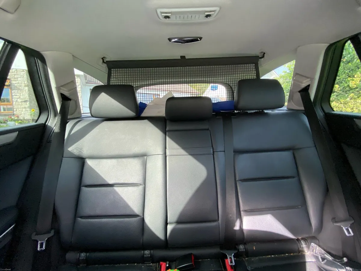 Mercedes E CLASS Estate - Image 4