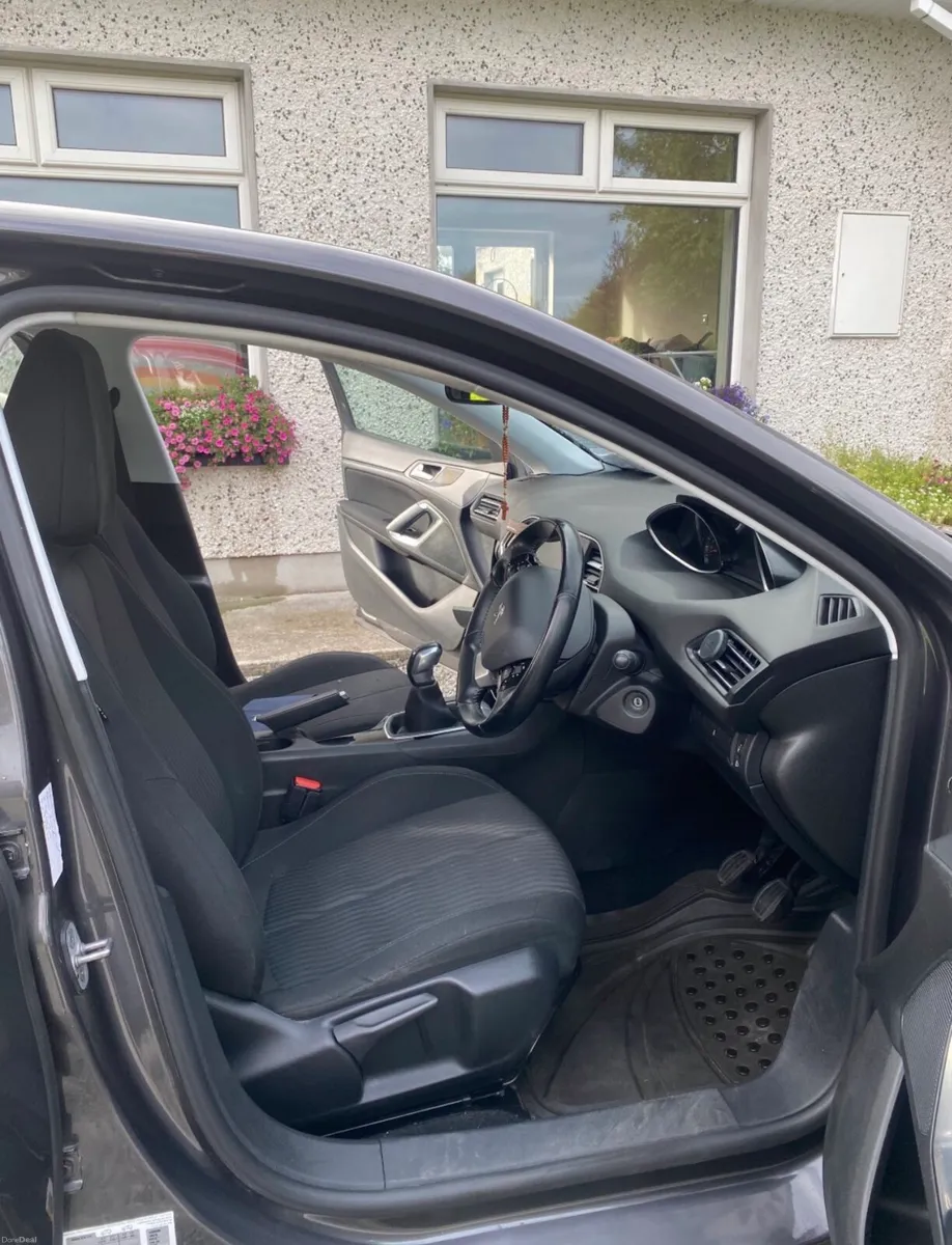 Peugeot 308 1.2 PureTech 82 Active - Image 5
