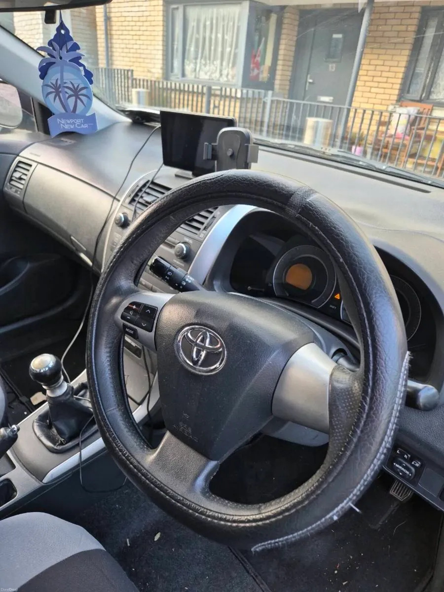 Toyota corolla - Image 2