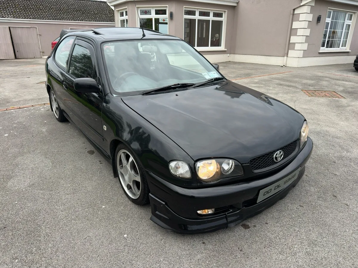 Toyota Corolla SR - Image 2