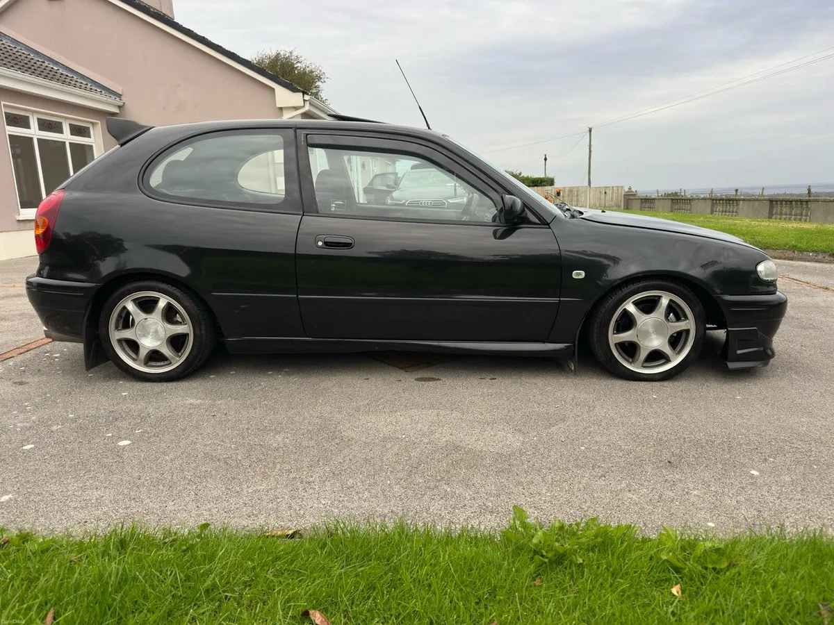 Toyota Corolla SR - Image 3