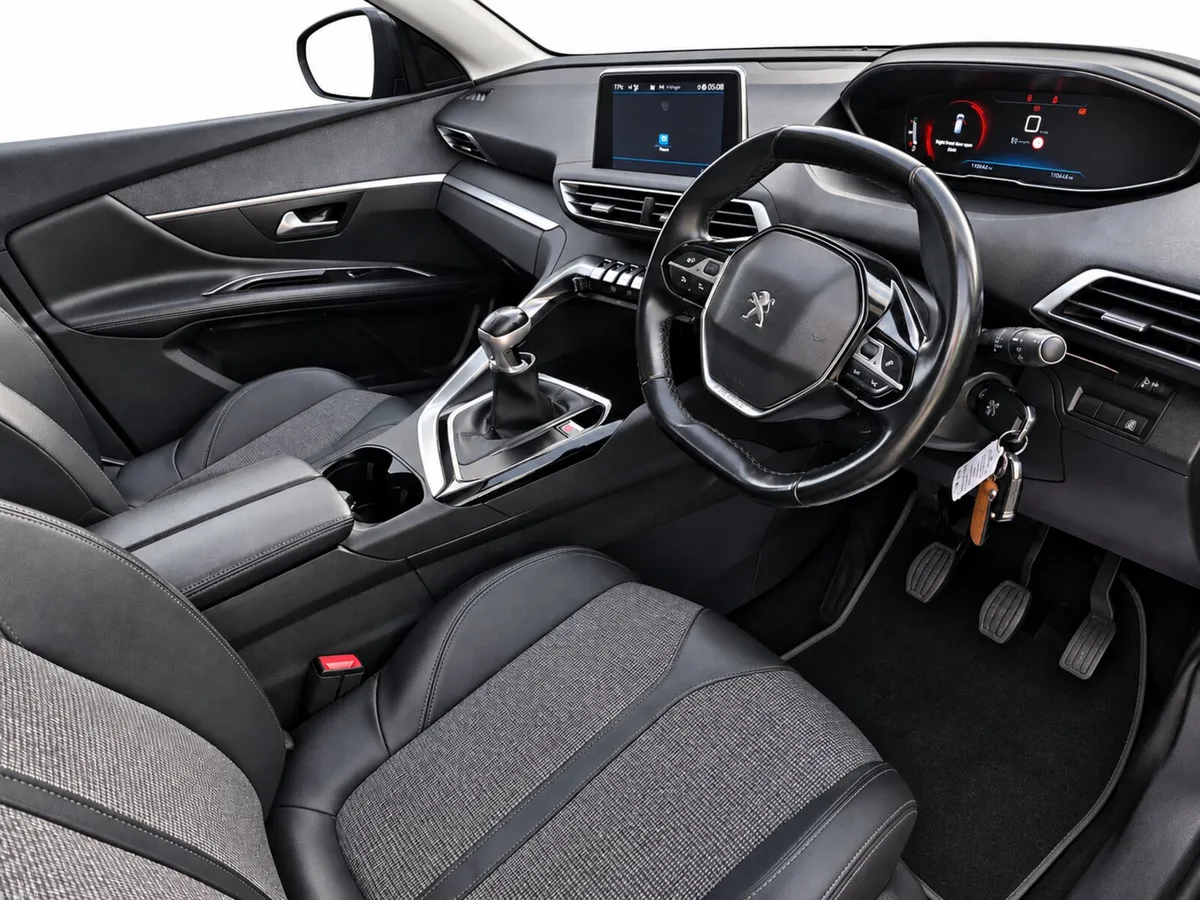 Peugeot 3008 Allure 1.2 - Image 5
