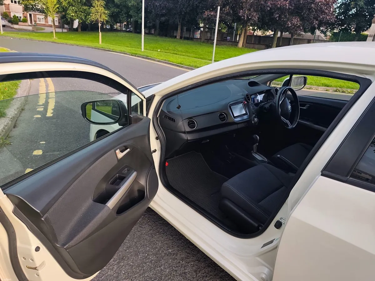 Honda Insight 2011 Automatic - Image 3