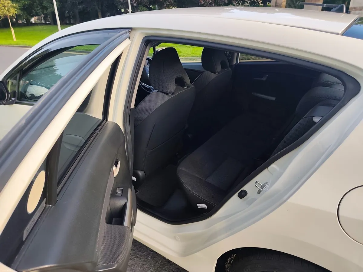 Honda Insight 2011 Automatic - Image 2