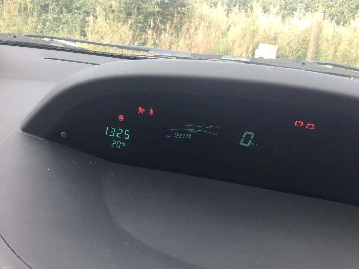 Toyota Yaris 2007 - Image 3