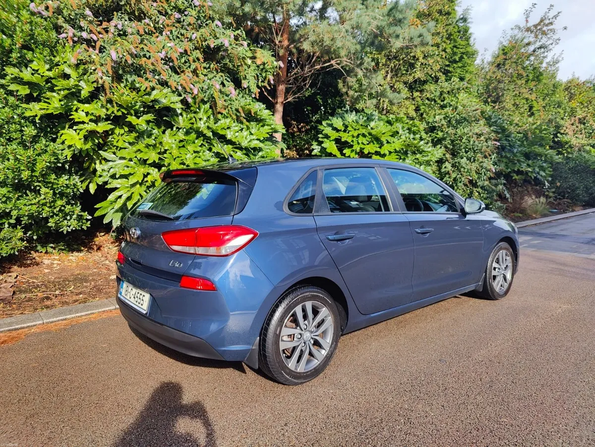Hyundai i30 Deluxe 1.6L Diesel Manual 5 Door Hatch - Image 3