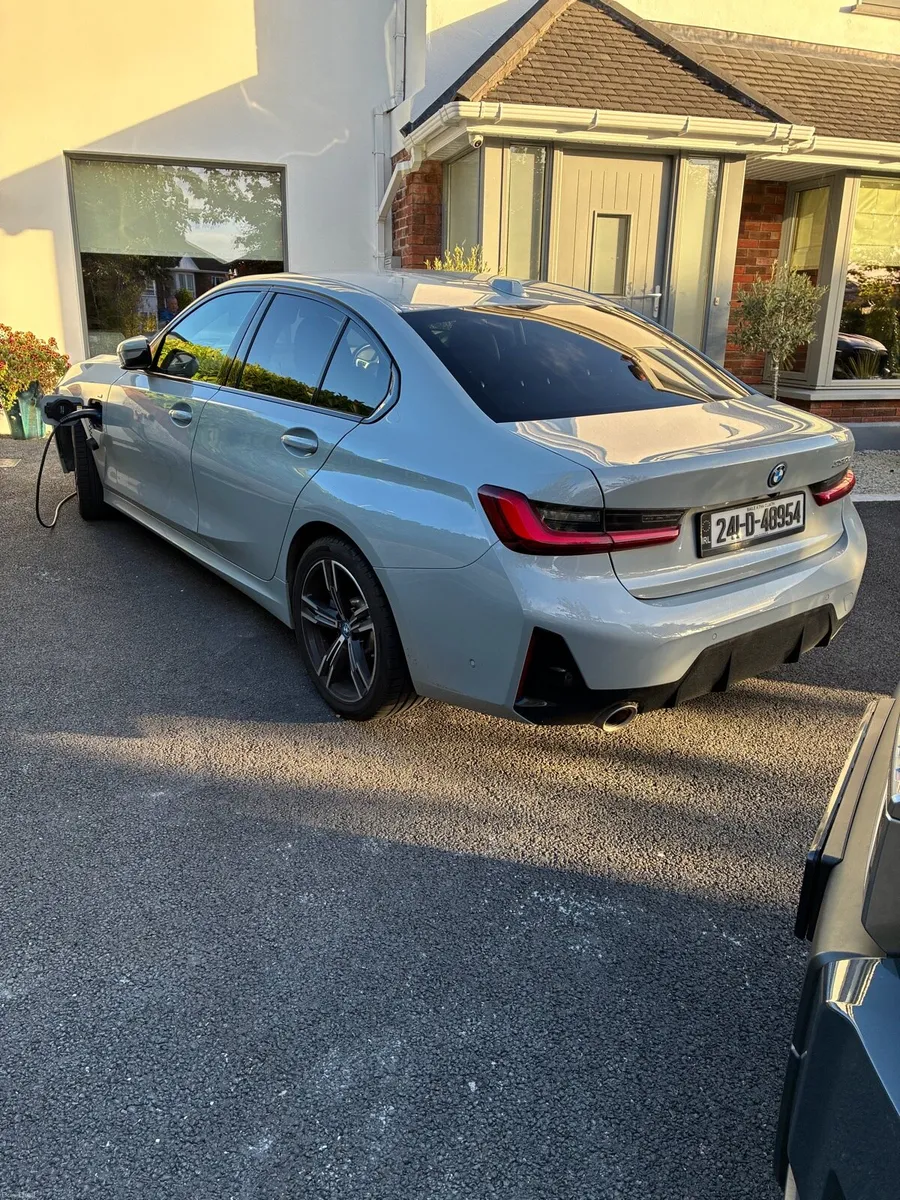 BMW 330e - Image 3