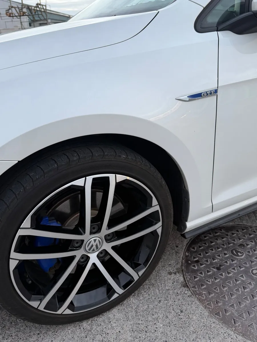 Volkswagen Golf GTE 2015 - Image 2