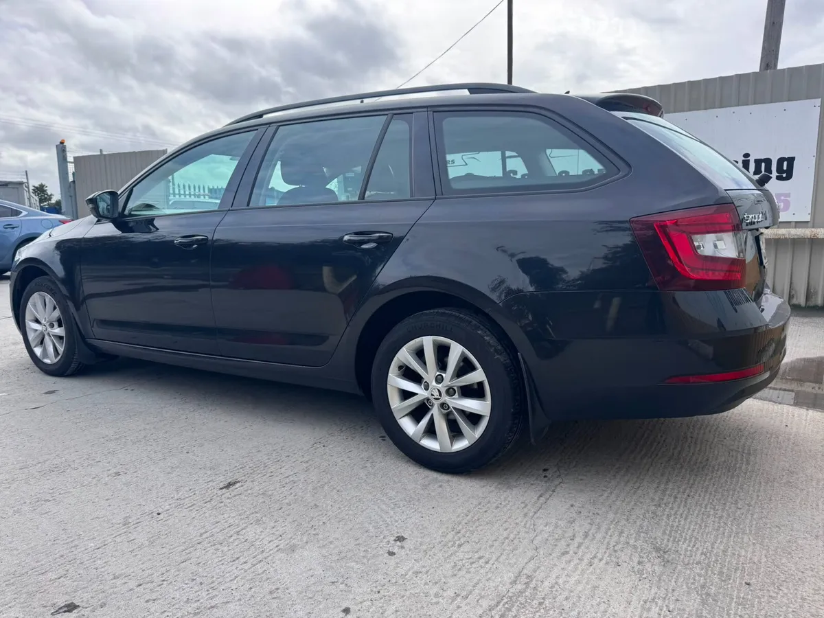 201 Skoda Octavia COMBI Ambition 1.6TDI 115HP - Image 4