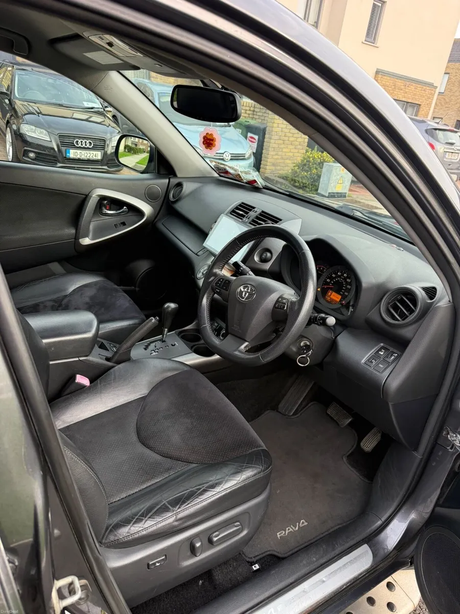 2010 Toyota RAV4 2.2 D-CAT Automatic - Image 2