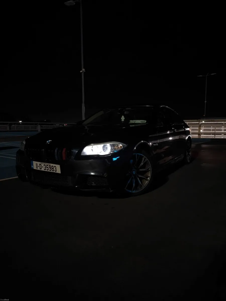 BMW 5-Series 2011 - Image 2