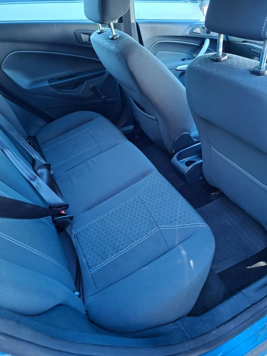 Ford Fiesta 2011 - Image 2